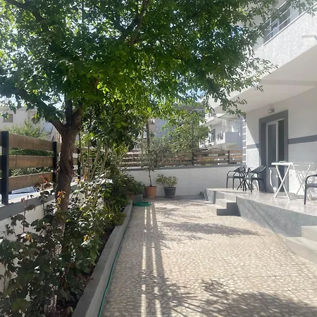 Sunflower Apartment *