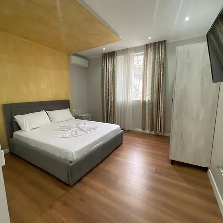 Sunflower Apartment *